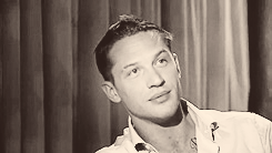 Tom Hardy GIF. Gifs Filmsterren Tom hardy Middelvinger 