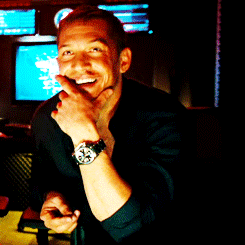Tom Hardy GIF. Sexy Gifs Filmsterren Tom hardy Wenk Knipogen 