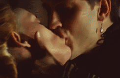 Tom Hardy GIF. Gifs Filmsterren Tom hardy The drop Noomi rapace 
