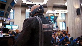 Tom Hardy GIF. Gifs Filmsterren Tom hardy Gerard butler Rocknrolla 