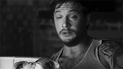 Tom Hardy GIF. Interview Gifs Filmsterren Tom hardy Gerard butler Idris elba Britse acteurs Rots n rolla Guy richie 