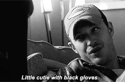 Tom Hardy GIF. Interview Gifs Filmsterren Tom hardy Gerard butler Idris elba Britse acteurs Rots n rolla Guy richie 
