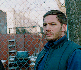 Tom Hardy GIF. Acteur Gifs Filmsterren Tom hardy Glimlachen Man Schattige 