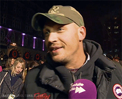 Tom Hardy GIF. Gifs Filmsterren Tom hardy Middelvinger 