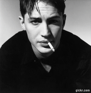Tom Hardy GIF. Interview Gifs Filmsterren Tom hardy Gerard butler Idris elba Britse acteurs Rots n rolla Guy richie 