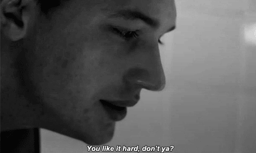 Tom Hardy GIF. Sexy Gifs Filmsterren Tom hardy Wenk Knipogen 