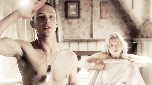 Tom Hardy GIF. Gifs Filmsterren Tom hardy The drop Noomi rapace 