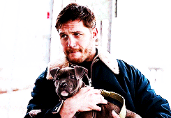 Tom Hardy GIF. Interview Gifs Filmsterren Tom hardy Gerard butler Idris elba Britse acteurs Rots n rolla Guy richie 
