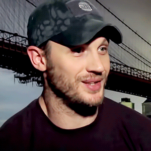 Tom Hardy GIF. Acteur Gifs Filmsterren Tom hardy Glimlachen Man Schattige 