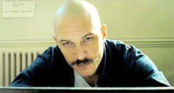 Tom Hardy GIF. Gifs Filmsterren Tom hardy Middelvinger 