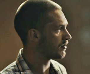 Tom Hardy GIF. Interview Gifs Filmsterren Tom hardy Gerard butler Idris elba Britse acteurs Rots n rolla Guy richie 