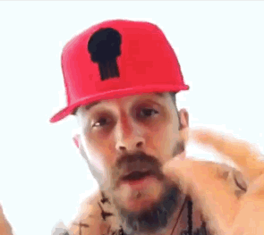Tom Hardy GIF. Interview Gifs Filmsterren Tom hardy Gerard butler Idris elba Britse acteurs Rots n rolla Guy richie 