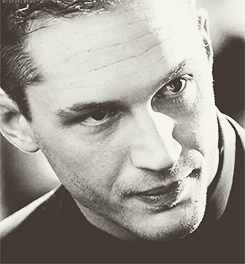 Tom Hardy GIF. Acteur Gifs Filmsterren Tom hardy Glimlachen Man Schattige 