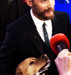 Tom Hardy GIF. Acteur Gifs Filmsterren Tom hardy Glimlachen Man Schattige 