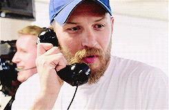 Tom Hardy GIF. Gifs Filmsterren Tom hardy Jonathon ross Hardy keurt 