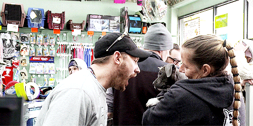 Tom Hardy GIF. Gifs Filmsterren Tom hardy Middelvinger 