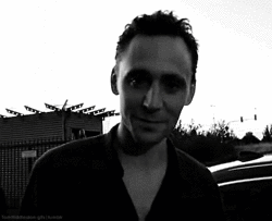 Tom Hiddleston GIF. Gifs Filmsterren Tom hiddleston Schreeuw Loki Gevoelens 