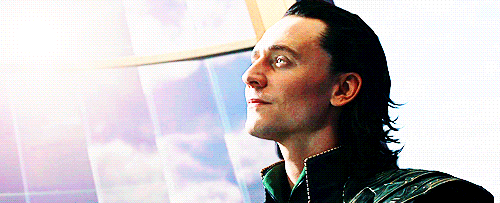 Tom Hiddleston GIF. Gifs Filmsterren Tom hiddleston Loki The avengers 