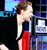 Tom Hiddleston GIF. Blij Gifs Filmsterren Tom hiddleston Loki Tevreden Dit bevalt me 