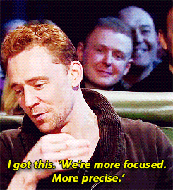 Tom Hiddleston GIF. Gifs Filmsterren Tom hiddleston Sarcastisch Verveeld Sarcasme Benedict cumberbatch 