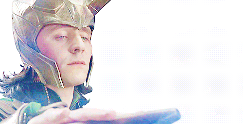 Tom Hiddleston GIF. Verward Gifs Filmsterren Tom hiddleston Geschokt 