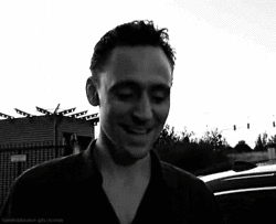 Tom Hiddleston GIF. Gifs Filmsterren Tom hiddleston Gefrustreerd Loki Vertel me 