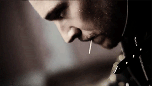 Tom Hiddleston GIF. Goofy Gifs Filmsterren Tom hiddleston Behandelen 