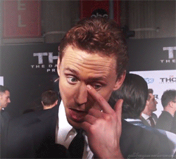 Tom Hiddleston GIF. Vallen Avengers Memes Gifs Filmsterren Tom hiddleston Loki I cant The avengers Ik kan niet 
