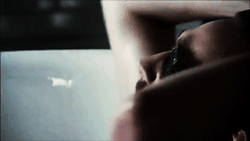 Tom Hiddleston GIF. Blij Gifs Filmsterren Tom hiddleston Geanimeerde Lach Loki 