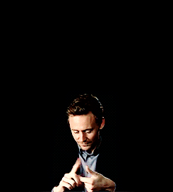 Tom Hiddleston GIF. Gifs Filmsterren Tom hiddleston Kalmeer Zich gedragen 