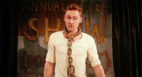 Tom Hiddleston GIF. Gifs Filmsterren Tom hiddleston Opgewonden Glimlachen Meesmuilen 