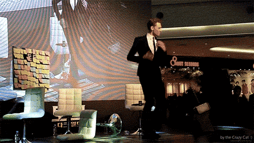 Tom Hiddleston GIF. Vallen Avengers Memes Gifs Filmsterren Tom hiddleston Loki I cant The avengers Ik kan niet 
