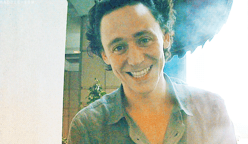 Tom Hiddleston GIF. Thor Gifs Filmsterren Tom hiddleston Loki H Hiddles Thor the dark world Korea Loki laufeyson Thor 2 