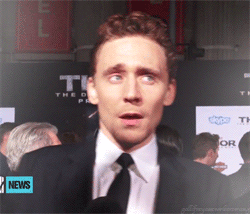 Tom Hiddleston GIF. Gifs Filmsterren Tom hiddleston Kalmeer Zich gedragen 