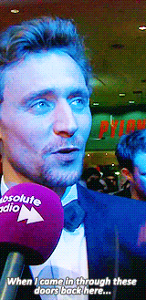 Tom Hiddleston GIF. Gifs Filmsterren Tom hiddleston Loki Duimen omhoog Geen probleem The avengers 