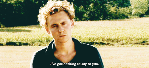 Tom Hiddleston GIF. Gifs Filmsterren Tom hiddleston Muppets Miss piggy 