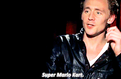 Tom Hiddleston GIF. Gifs Filmsterren Tom hiddleston Loki Duimen omhoog Geen probleem The avengers 