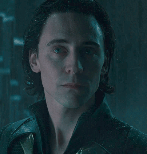 Tom Hiddleston GIF. Gifs Filmsterren Tom hiddleston Muppets Miss piggy 
