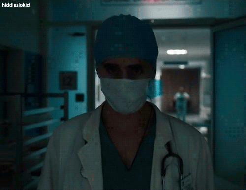 Tom Hiddleston GIF. Gifs Filmsterren Tom hiddleston Muppets Miss piggy 