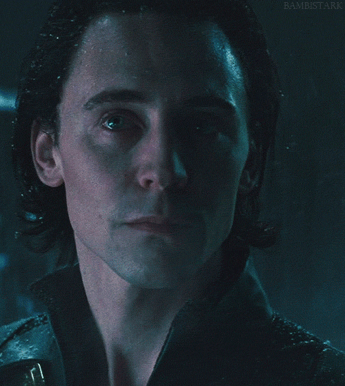 Tom Hiddleston GIF. Gifs Filmsterren Tom hiddleston Verveeld Midnight in paris 