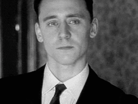 Tom Hiddleston GIF. Gifs Filmsterren Tom hiddleston Verveeld Midnight in paris 