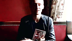 Tom Hiddleston GIF. Gifs Filmsterren Tom hiddleston 