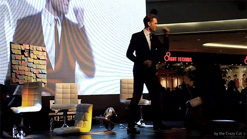 Tom Hiddleston GIF. Gifs Filmsterren Tom hiddleston Sarcastisch Verveeld Sarcasme Benedict cumberbatch 