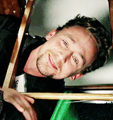 Tom Hiddleston GIF. Thor Gifs Filmsterren Tom hiddleston Loki H Hiddles Thor the dark world Korea Loki laufeyson Thor 2 