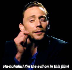 Tom Hiddleston GIF. Vallen Avengers Memes Gifs Filmsterren Tom hiddleston Loki I cant The avengers Ik kan niet 