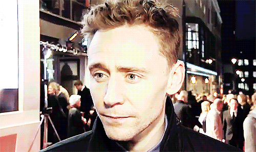 Tom Hiddleston GIF. Vallen Avengers Memes Gifs Filmsterren Tom hiddleston Loki I cant The avengers Ik kan niet 