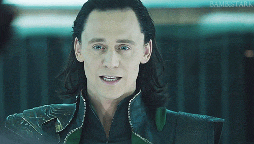 Tom Hiddleston GIF. Blij Gifs Filmsterren Tom hiddleston Geanimeerde Lach Loki 