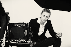 Tom Hiddleston GIF. Blij Gifs Filmsterren Tom hiddleston Loki Tevreden Dit bevalt me 