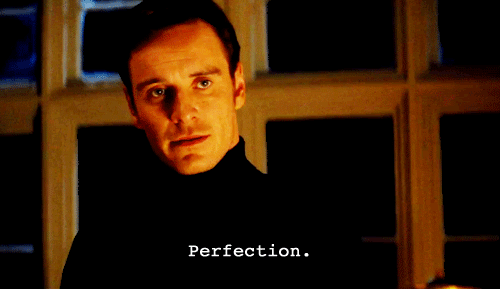 Tom Hiddleston GIF. Gifs Filmsterren Tom hiddleston Opgewonden Glimlachen Meesmuilen 