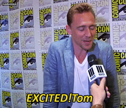 Tom Hiddleston GIF. Film Gifs Filmsterren Tom hiddleston 4 Midnight in paris Alison pill Mip 
